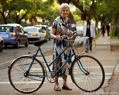 old-lady-cyclist